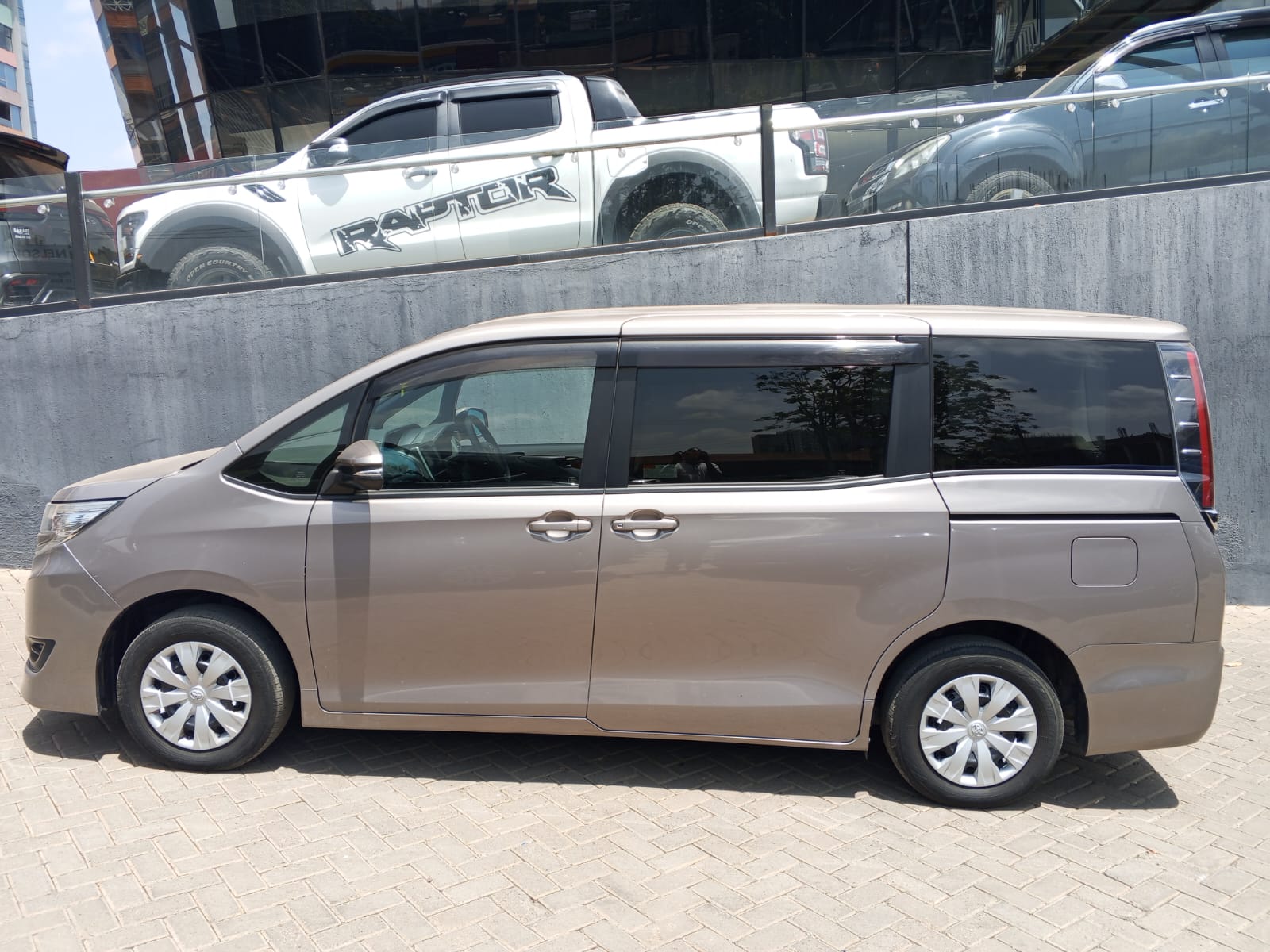 2018 TOYOTA Noah - Peach Cars