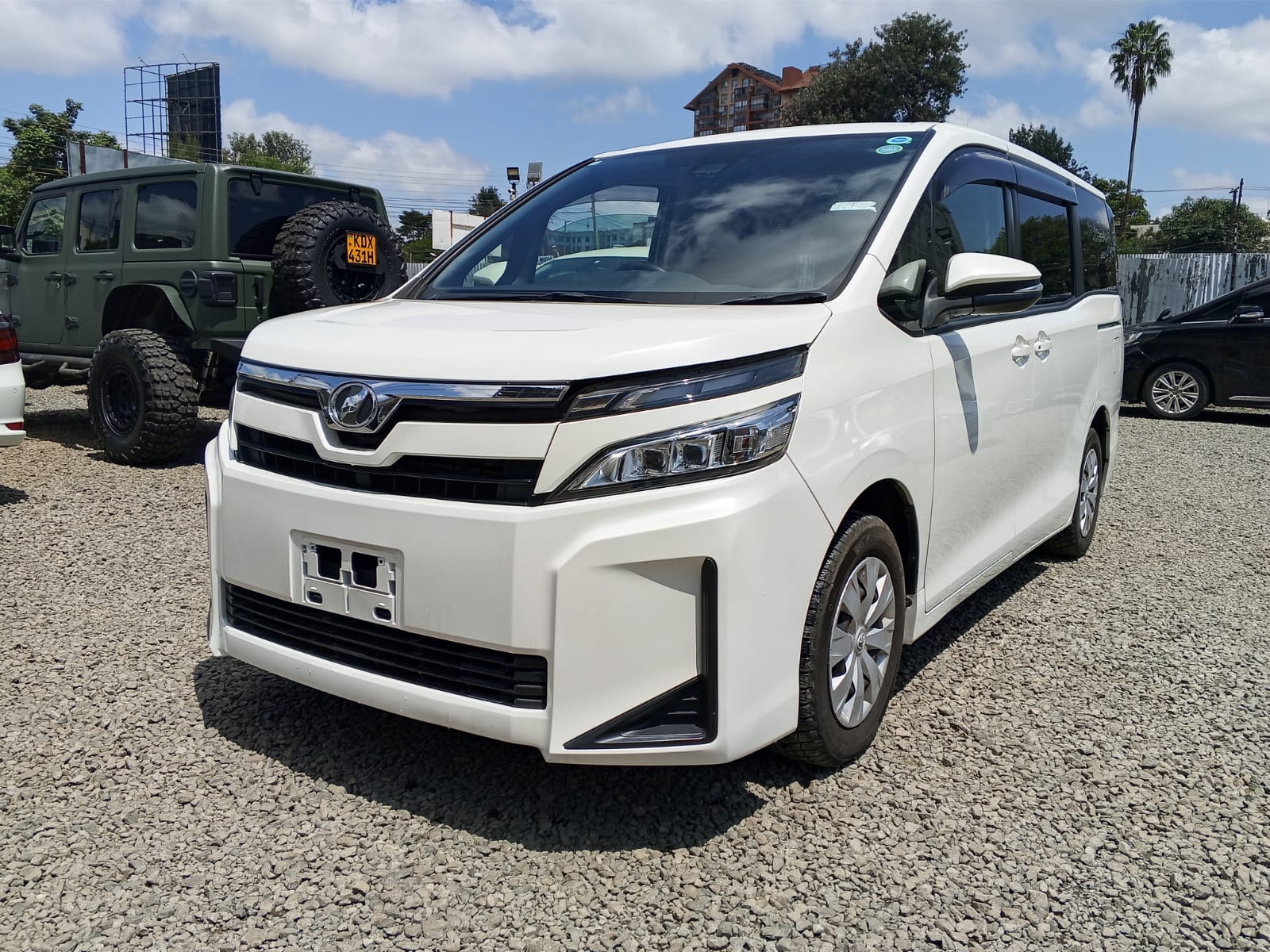 2019 TOYOTA Voxy - Peach Cars