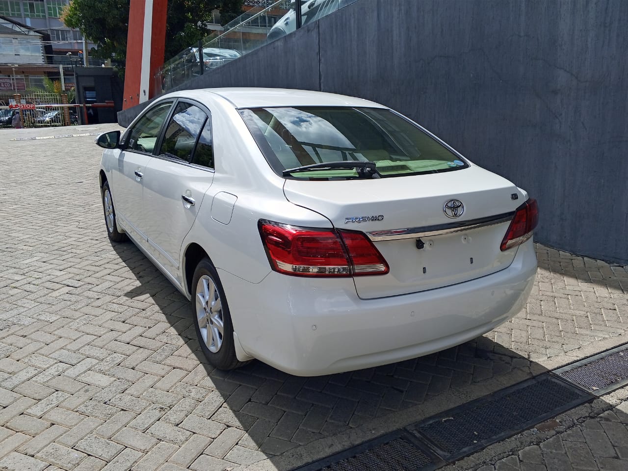 2019 TOYOTA Premio - Peach Cars