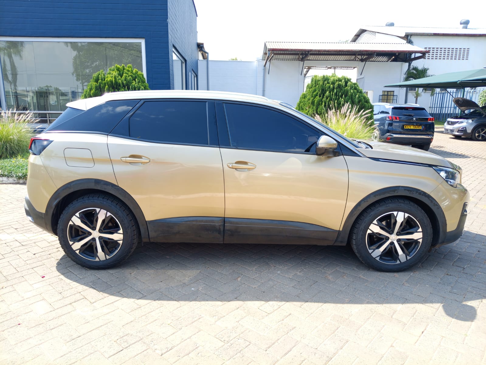 2017 PEUGEOT 3008 - Peach Cars