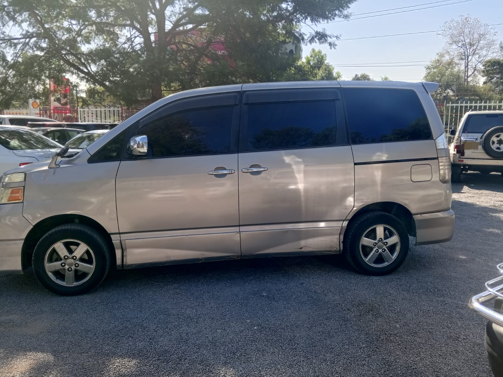 2007 TOYOTA Voxy - Peach Cars