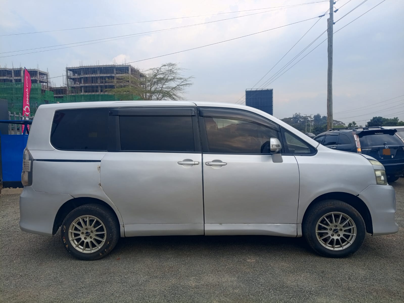 2009 TOYOTA Voxy - Peach Cars