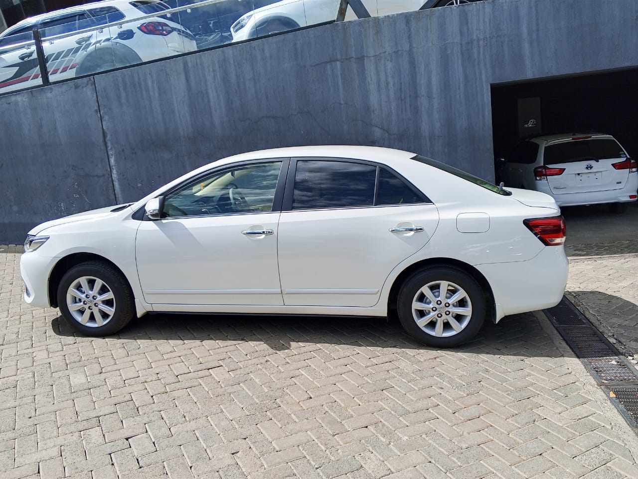 2019 TOYOTA Premio - Peach Cars
