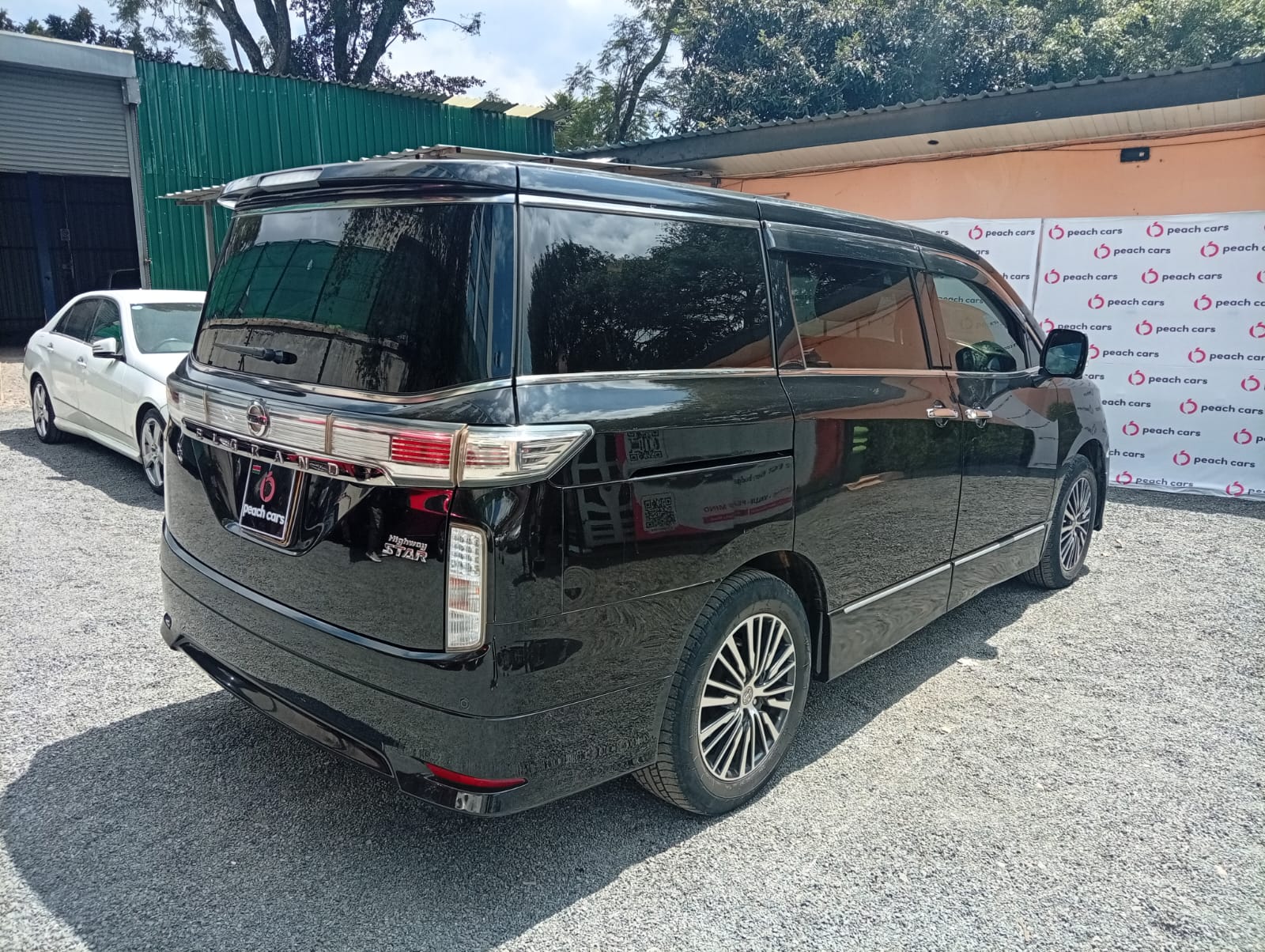 2015 NISSAN Elgrand - Peach Cars