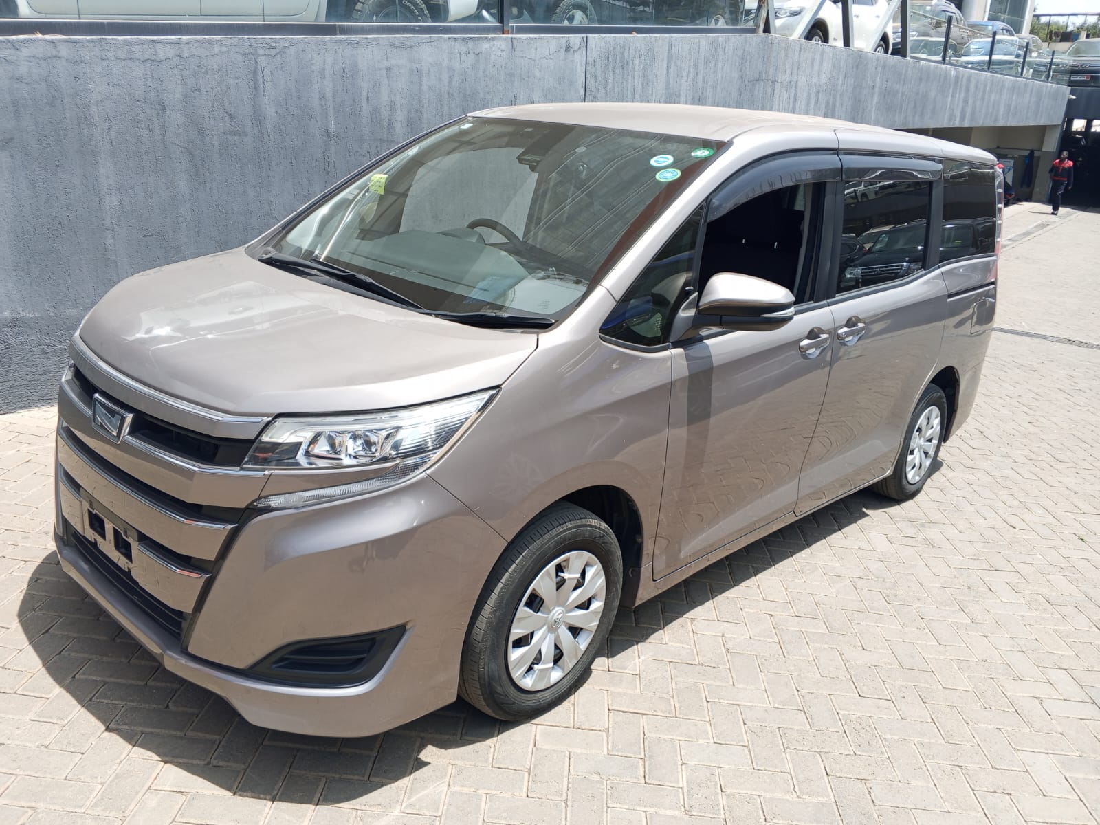 2018 TOYOTA Noah - Peach Cars