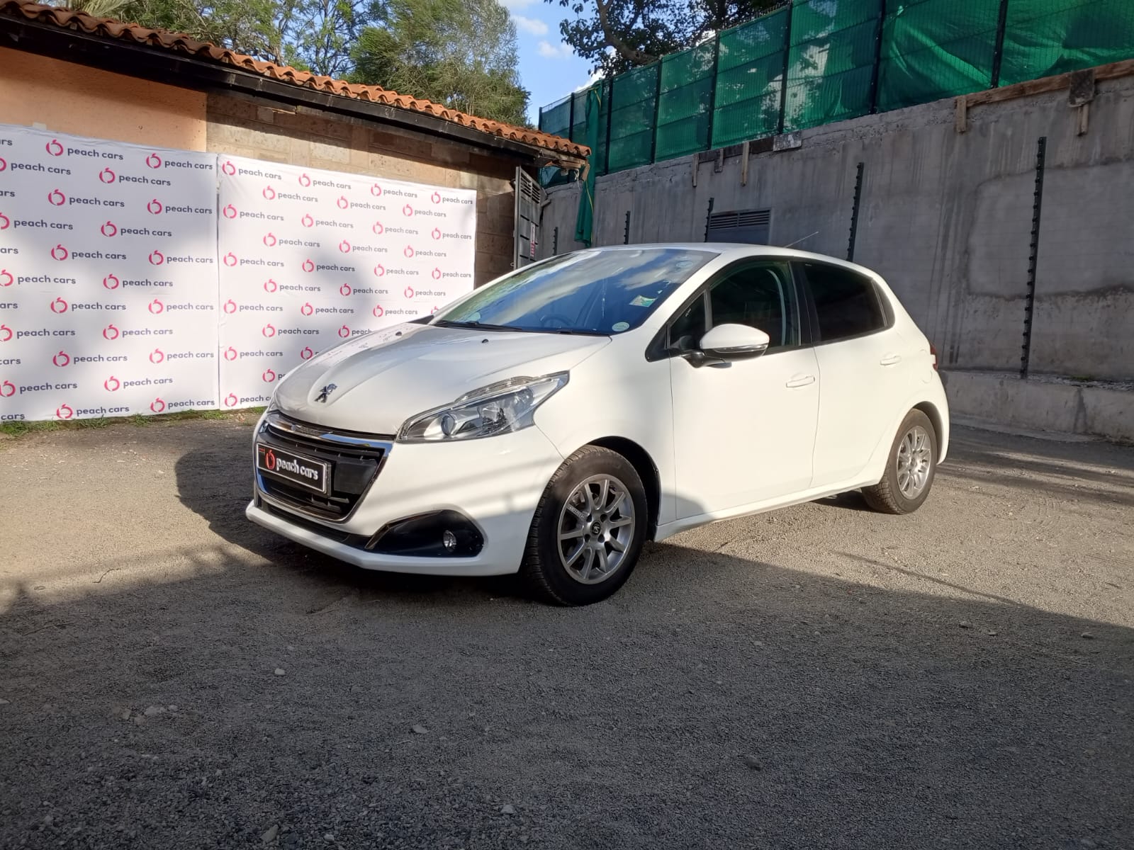 2018 PEUGEOT 208 - Peach Cars