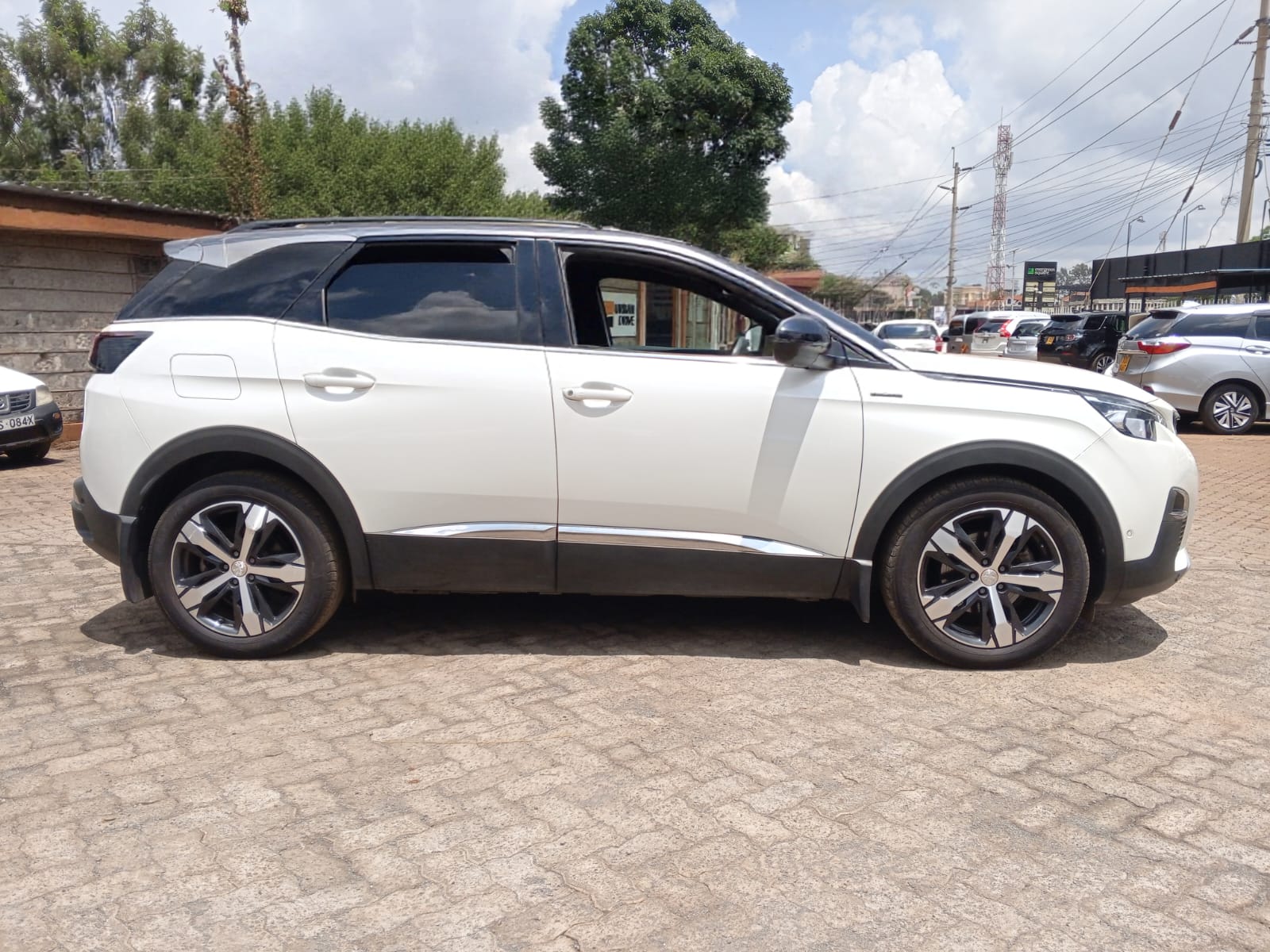 2018 PEUGEOT 3008 - Peach Cars
