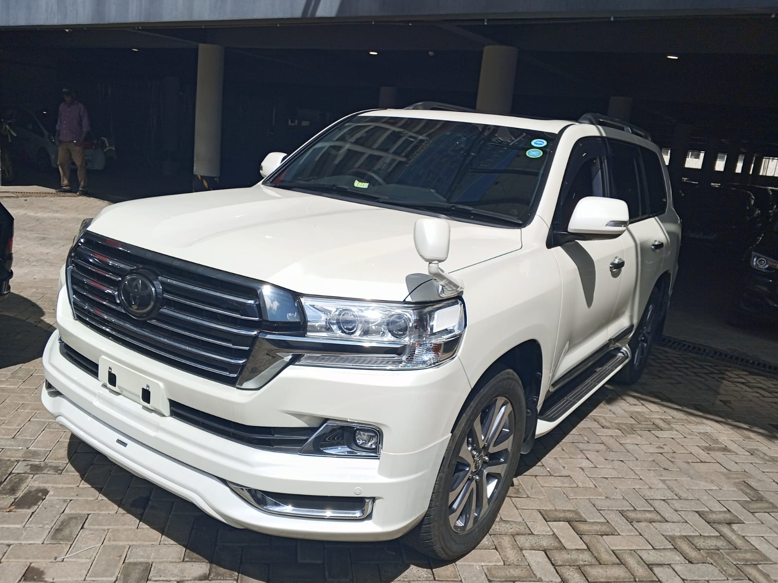 2018 TOYOTA Land Cruiser - Peach Cars