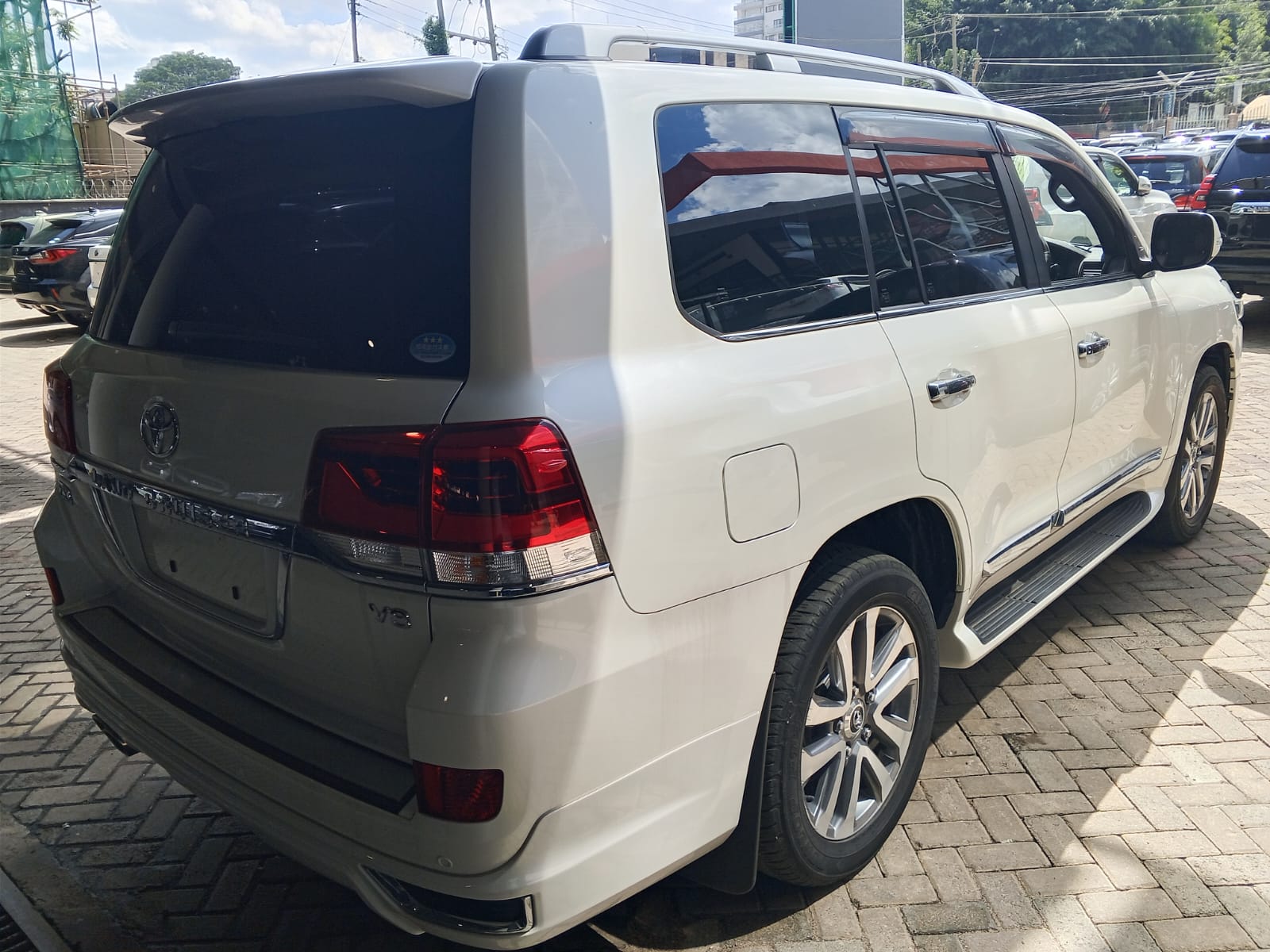 2018 TOYOTA Land Cruiser - Peach Cars
