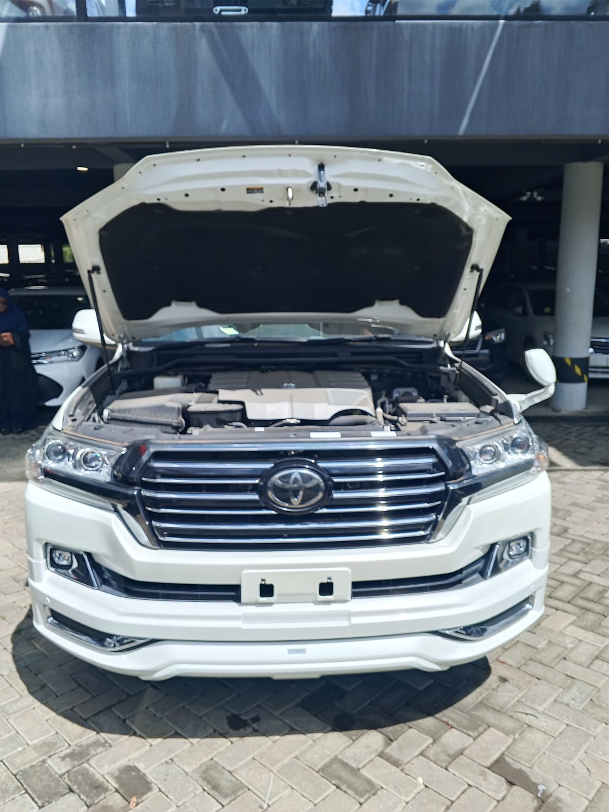 2018 TOYOTA Land Cruiser - Peach Cars